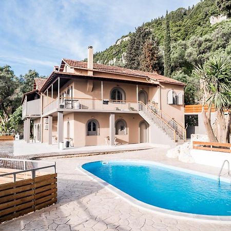 Seven Keys Luxury Suites Achílleion Екстериор снимка