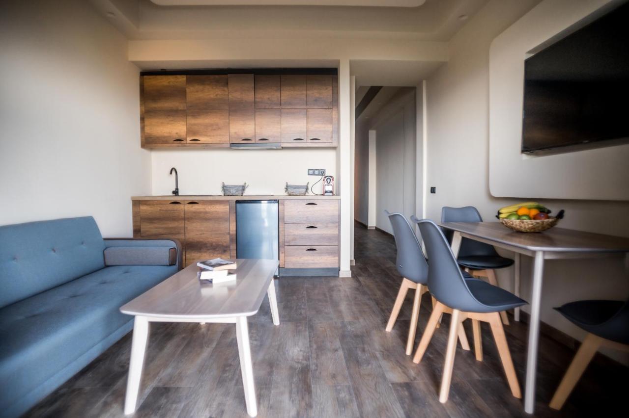 Seven Keys Luxury Suites Achílleion Екстериор снимка