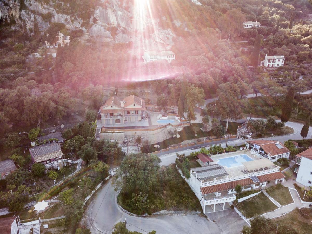 Seven Keys Luxury Suites Achílleion Екстериор снимка