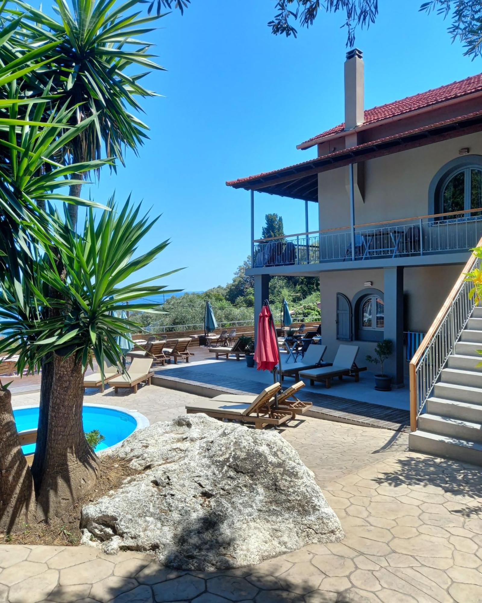 Seven Keys Luxury Suites Achílleion Екстериор снимка